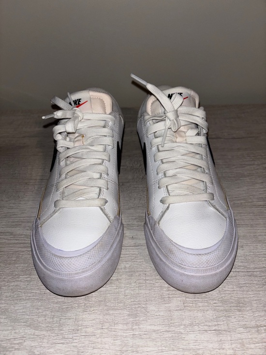 Women’s Nike Court Legacy Lift Shoes - Picture 2 of 4